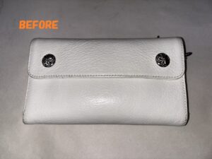 財布修理　クロムハーツ　長財布　白　角スレ　お色の剥がれの補修　染め直し